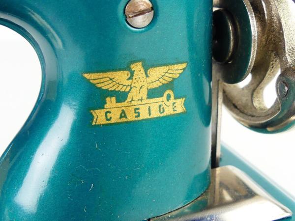 Topper : Casige speelgoednaaimachine (1940&#x27;s) met originele