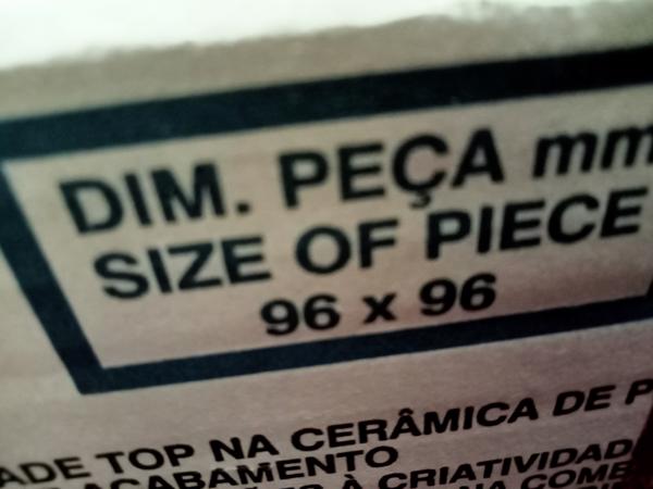 Mooie Portugese tegeltjes in 4 bij-elkaar-passende-kleuren.