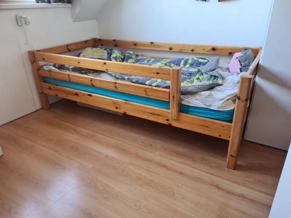 Degelijk houten Flexa bed