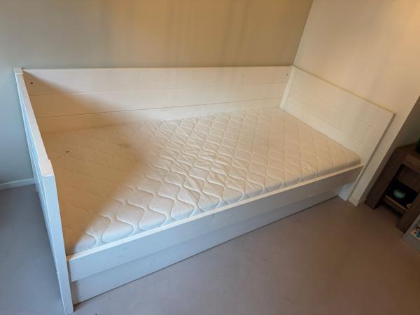 Bedbank uitschuifbed logeerbed