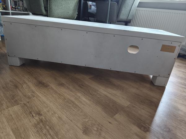 TV meubel wit - twee vakken - één afgesloten