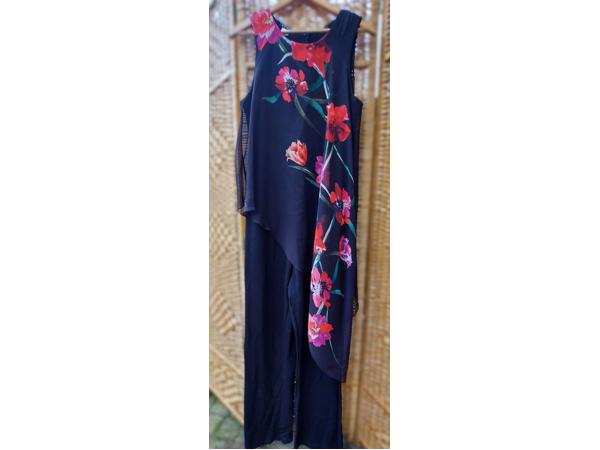 Jumpsuit van Venus, maat 44