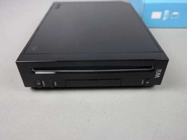 Nintendo Wii (zwart) + Wii sports +  Wii Wild Adventures