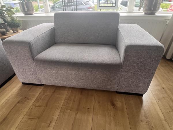 Gratis Bank en Love seat