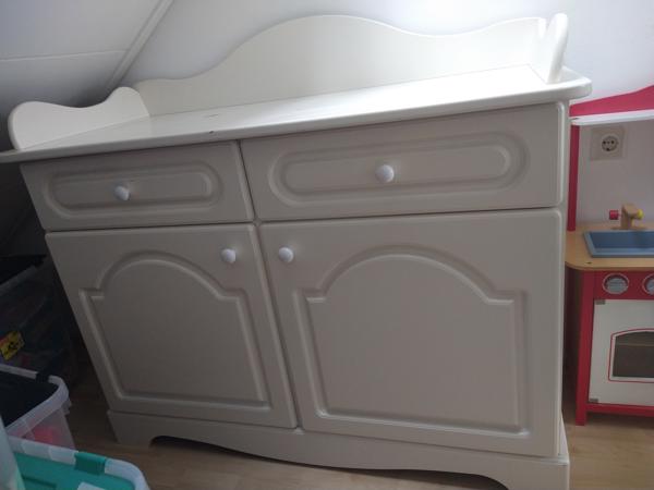 Commode met wandplank
