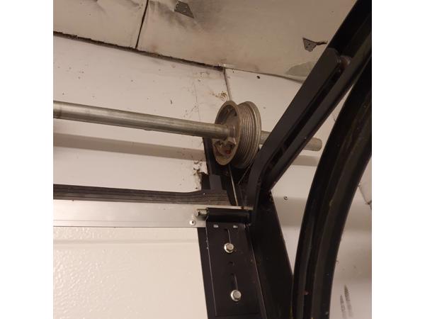 garagedeur wit met deuropener van liftmaster