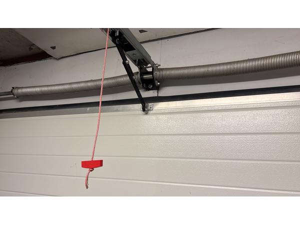 garagedeur wit met deuropener van liftmaster