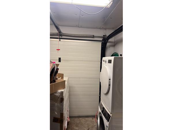 garagedeur wit met deuropener van liftmaster