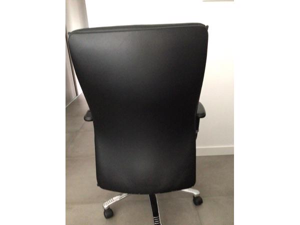 Zwarte bureaustoel, verstelbaar