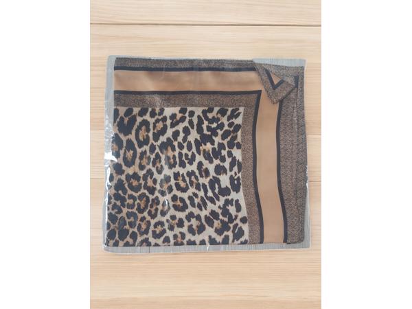 Sjaal Leopard – Camel 70x70cm