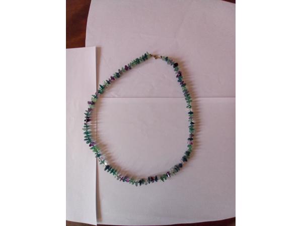 Fluoriet ketting in groen, paars en transparant kleur 60 cm