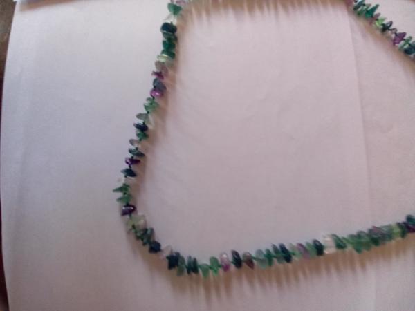 Fluoriet ketting in groen, paars en transparant kleur 60 cm