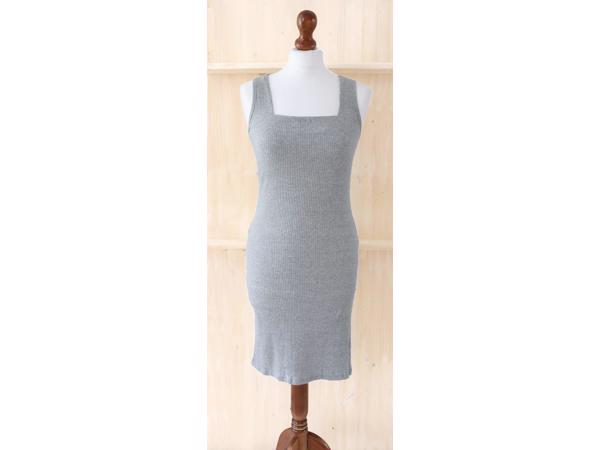 Jurk in ribreliëf, grijs maat S of  zwart maat M (nieuw)