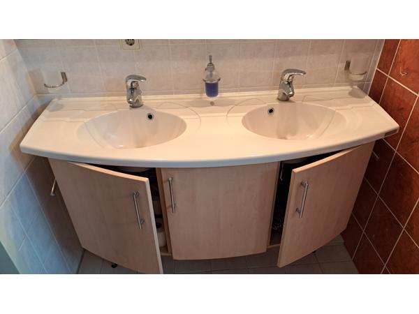 Dubbele wastafel met spiegel 140 cm breed