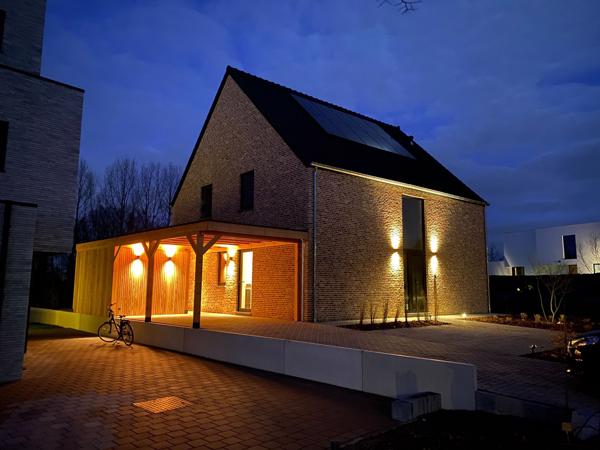 MAATWERK: blokhutten, woonunits, bijgebouwen.