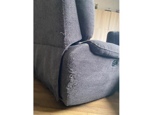 GRIJZE HOEKBANK met 2 uitklapbare relaxdelen bij de buitenste stoelen