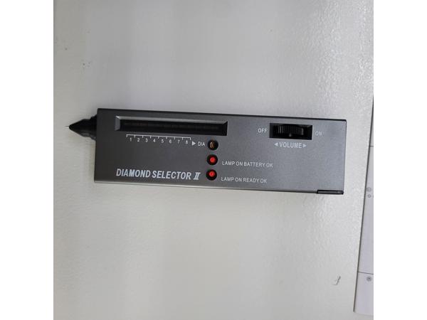 Diamant tester en andere edelmetalen in opberghoes