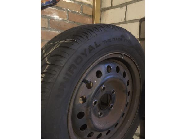 Nissan Almera Tino autobanden