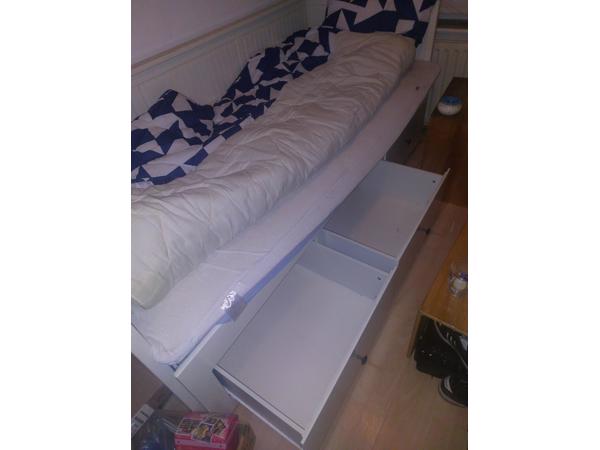 Gratis Hemnes uitschuifbaar bed IKEA
