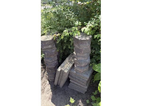 Gebruikte betonnen terrastegels