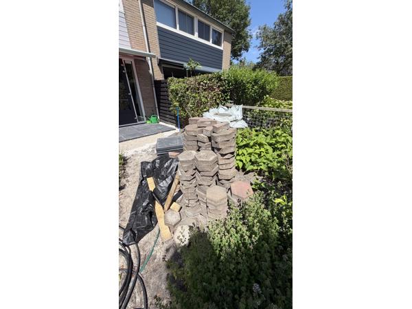 Gebruikte betonnen terrastegels