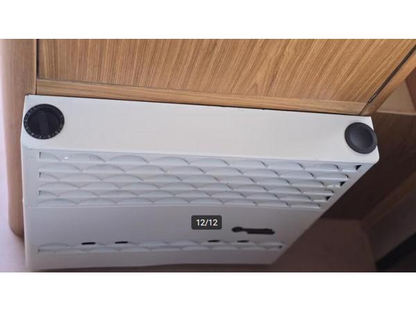 ERIBA TRITON 400 1990 Vast Bed Treinzit