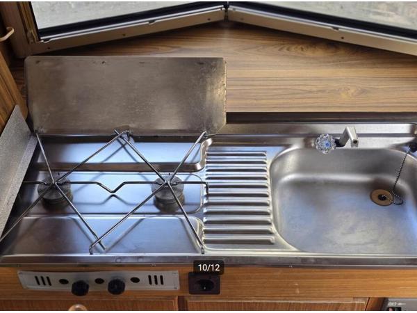 ERIBA TRITON 400 1990 Vast Bed Treinzit