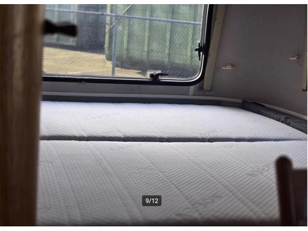 ERIBA TRITON 400 1990 Vast Bed Treinzit