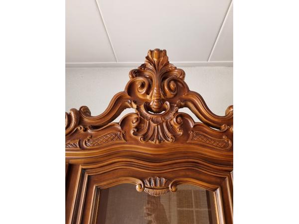 Prachtige houten kast.