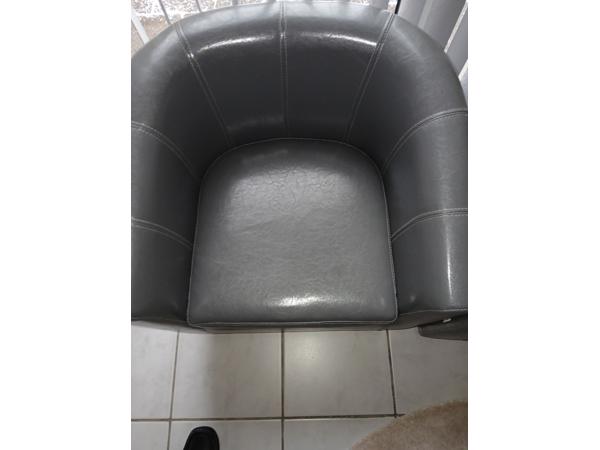 Te Koop 2 knusse stoeltjes voor een klein prijsje