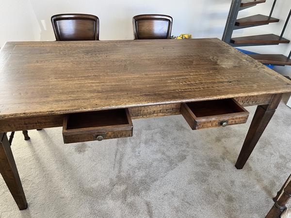 Grote antieke eettafel