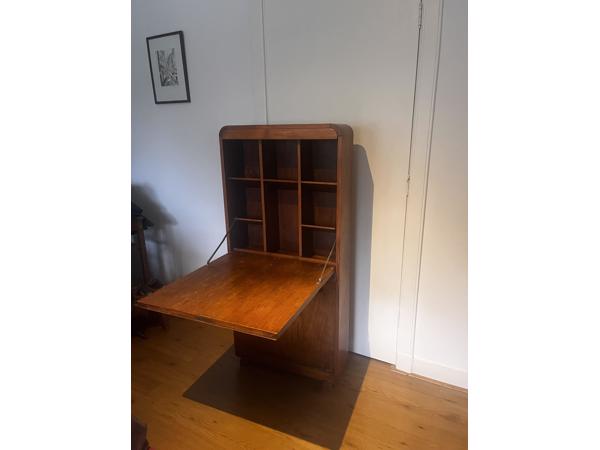 Hangkastje met bureaublad