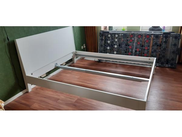 Gratis Bed frame