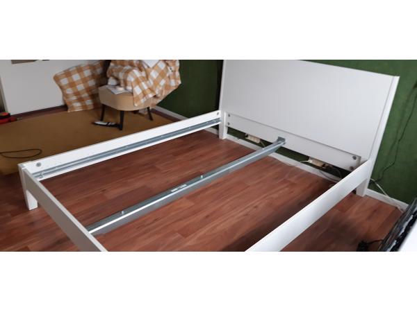 Gratis Bed frame