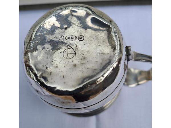 Oude Gero 90 verzilverde geboortebeker met bestek.