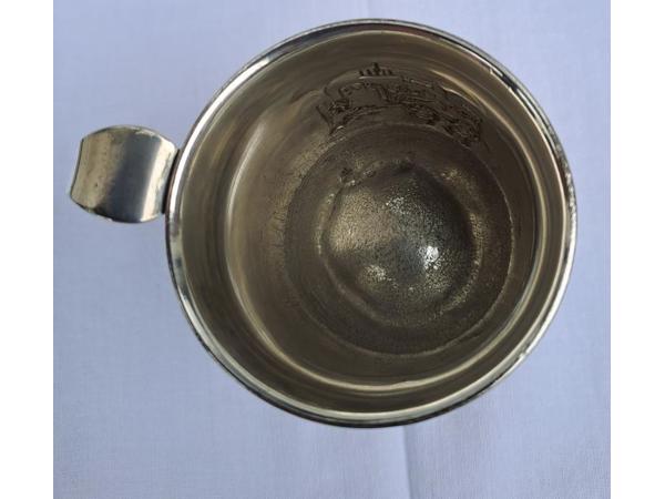 Oude Gero 90 verzilverde geboortebeker met bestek.