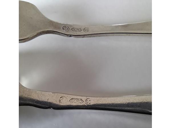 Oude Gero 90 verzilverde geboortebeker met bestek.