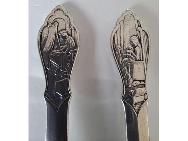 Oude Gero 90 verzilverde geboortebeker met bestek.