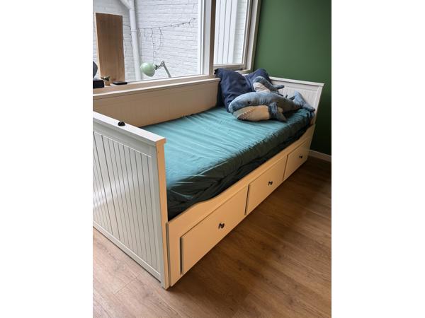 Uittrekbaar bed in wit 1,6/2m
