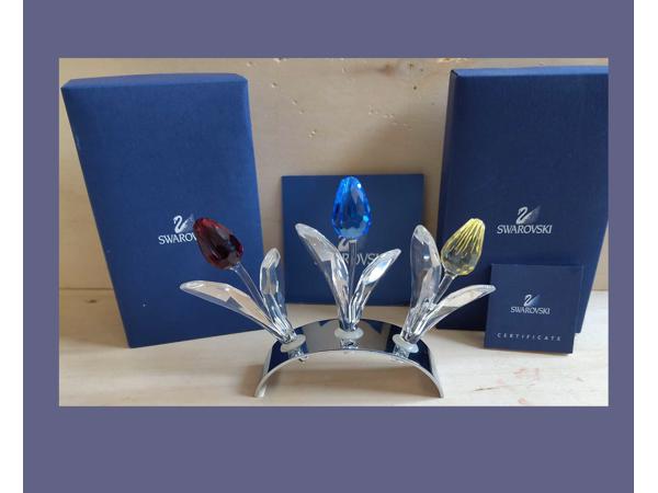 Swarovski grote rode  en gele en blauwe tulp  en staander