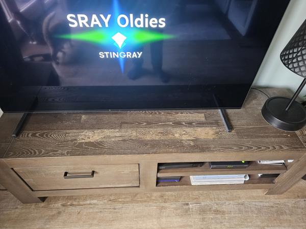 tv kast Henders en Hazel