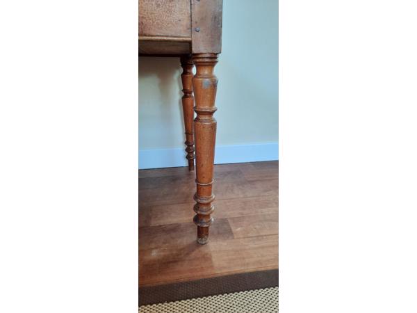 Antiek bakkerstafel met rijsbak