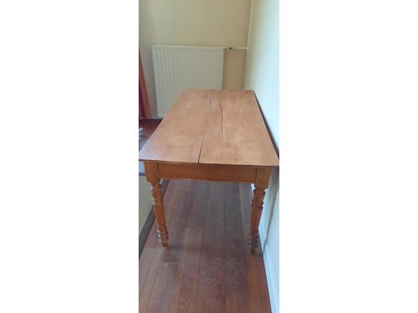 Antiek bakkerstafel met rijsbak