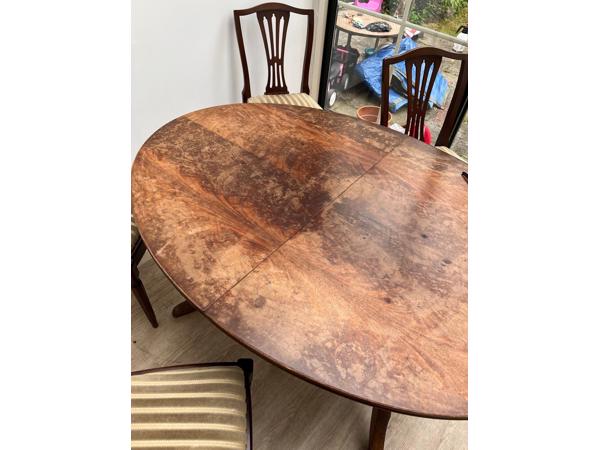 Eikenhouten tafel - uitschuifbaar