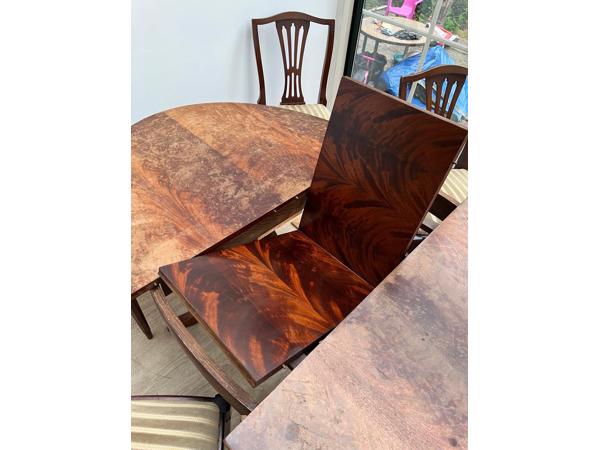 Eikenhouten tafel - uitschuifbaar