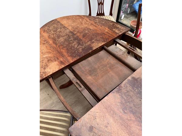 Eikenhouten tafel - uitschuifbaar