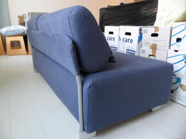 blauwe 2-zitsbank met 1 armleuning Ikea
