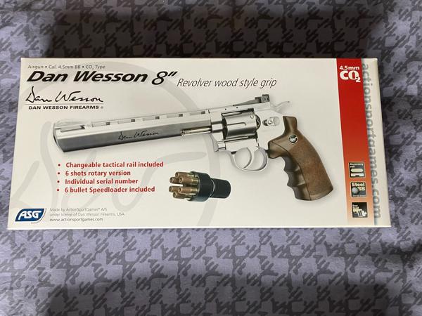 Dan & Wesson 8 " / 4,5mm  co2 bb