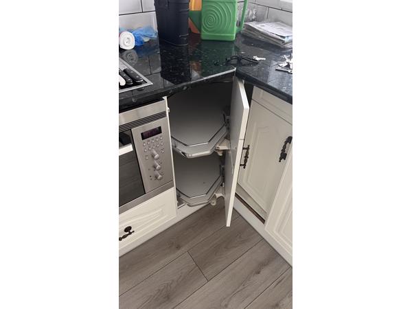 Nette keuken met marmer blad