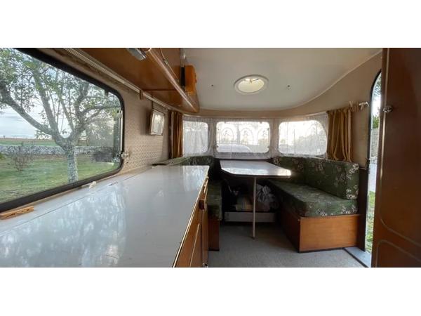 Gedoneerde caravan uit 1967